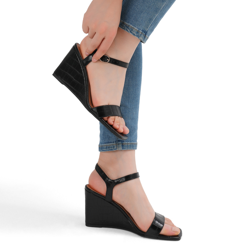 8 Trending Black Wedge Sandals For A Sophisticated Look-Dream Pairs