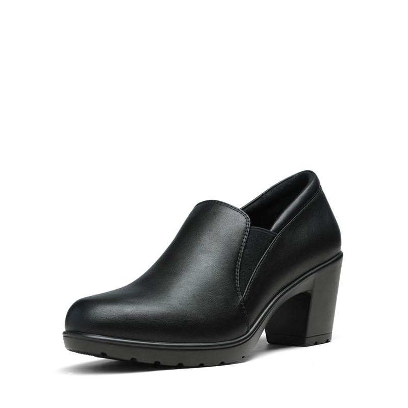 Wide width top block heel pumps