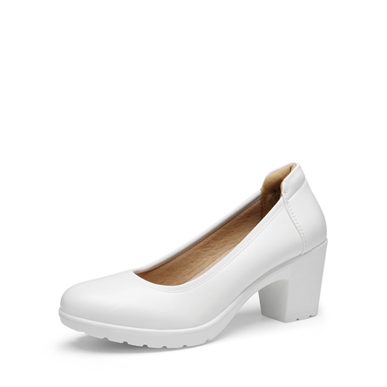 Blue jeans deals with white shoes